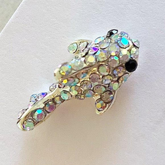 Shark & Pearl Clam Shell Asymmetrical Rhinestone Stud Earrings - Picture 5 of 8